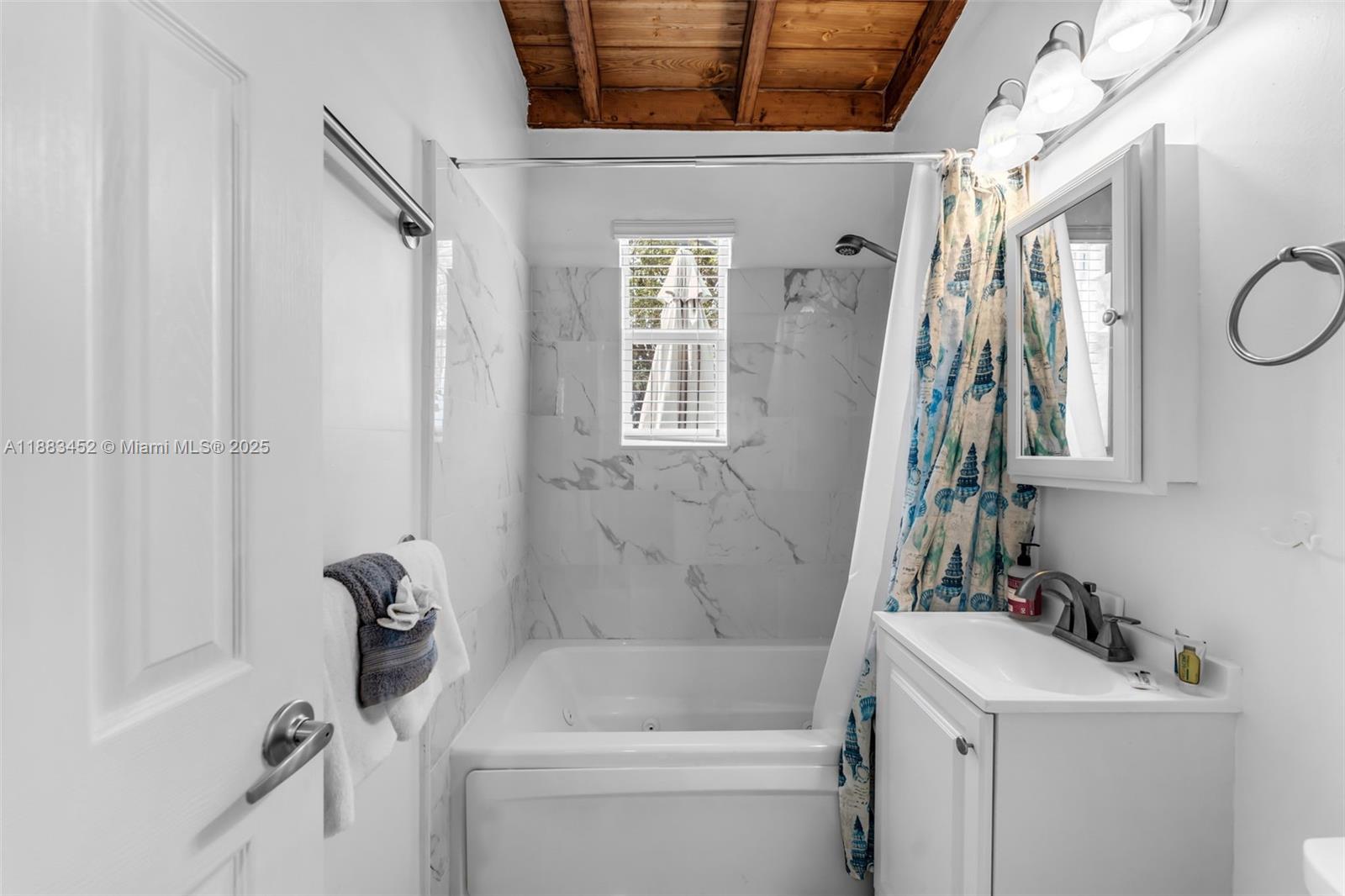 KEY LARGO BEACH - Residential Lease