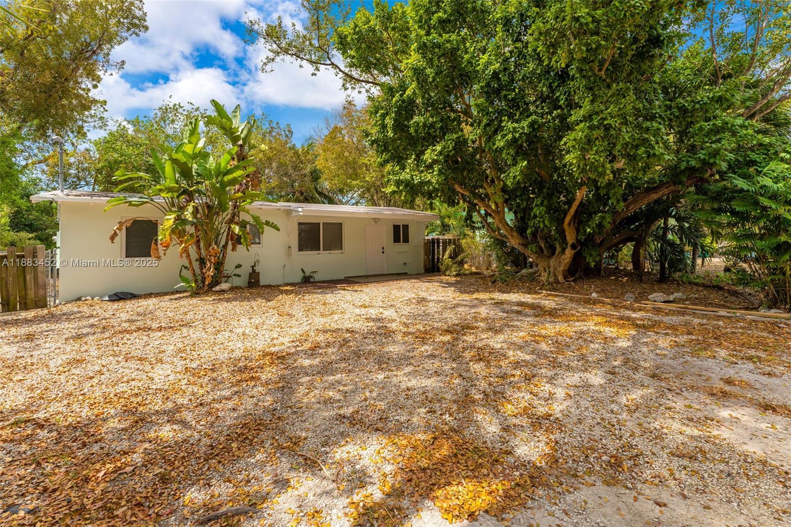 KEY LARGO BEACH - Residential Lease