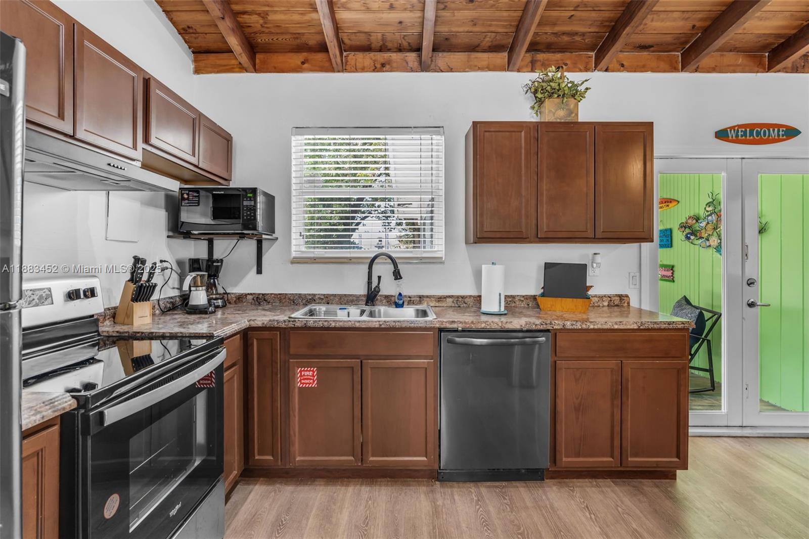KEY LARGO BEACH - Residential Lease