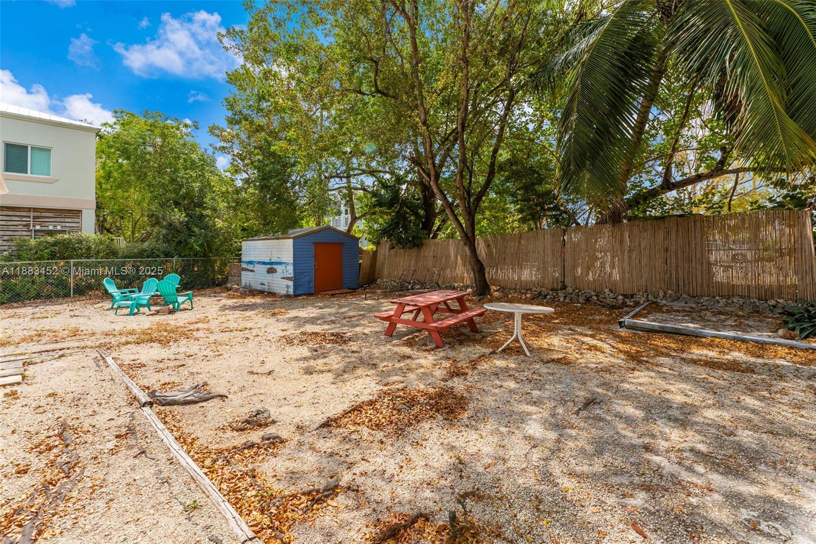 KEY LARGO BEACH - Residential Lease