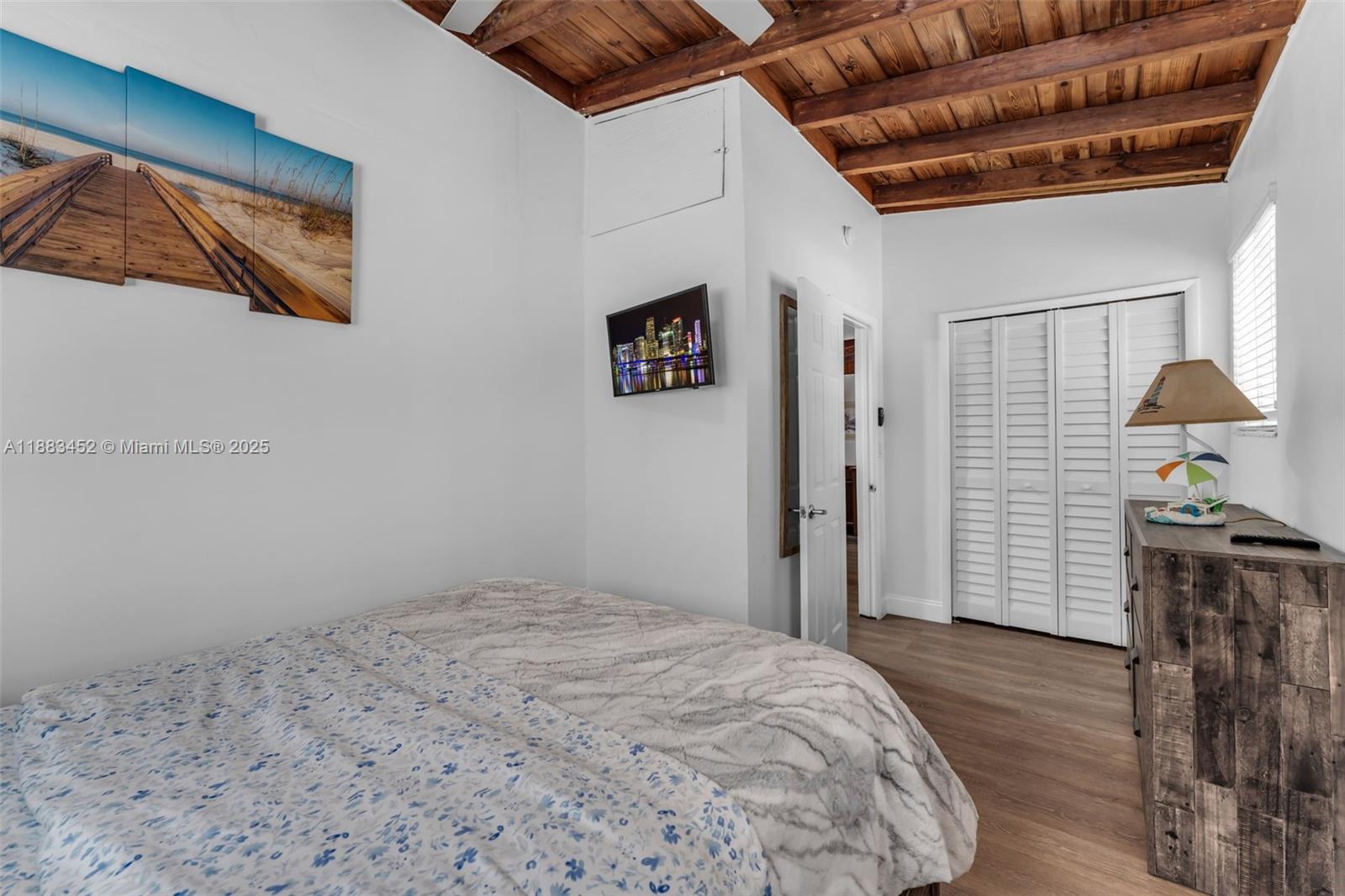 KEY LARGO BEACH - Residential Lease