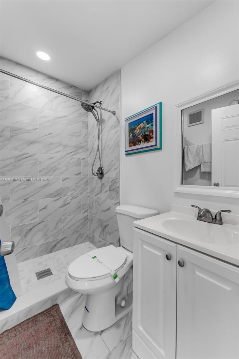 KEY LARGO BEACH - Residential Lease
