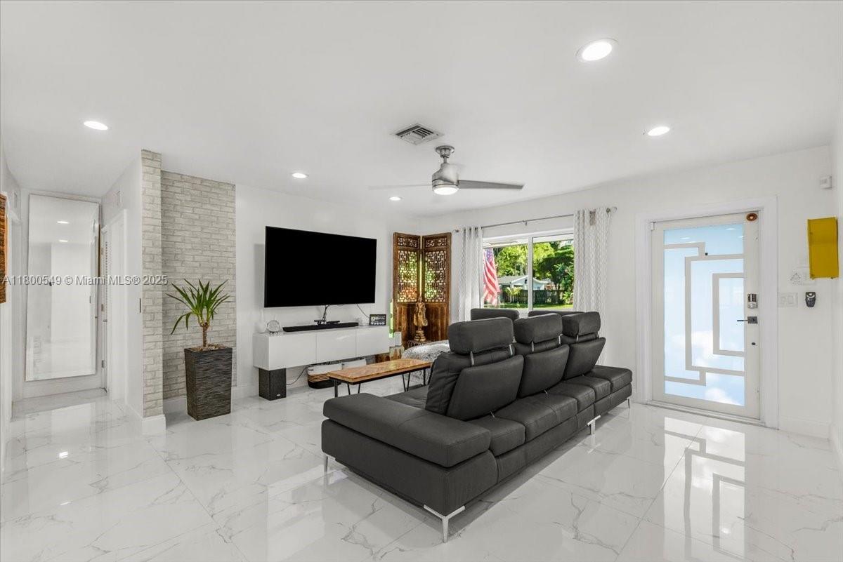 TAMARAC FOREST - Residential