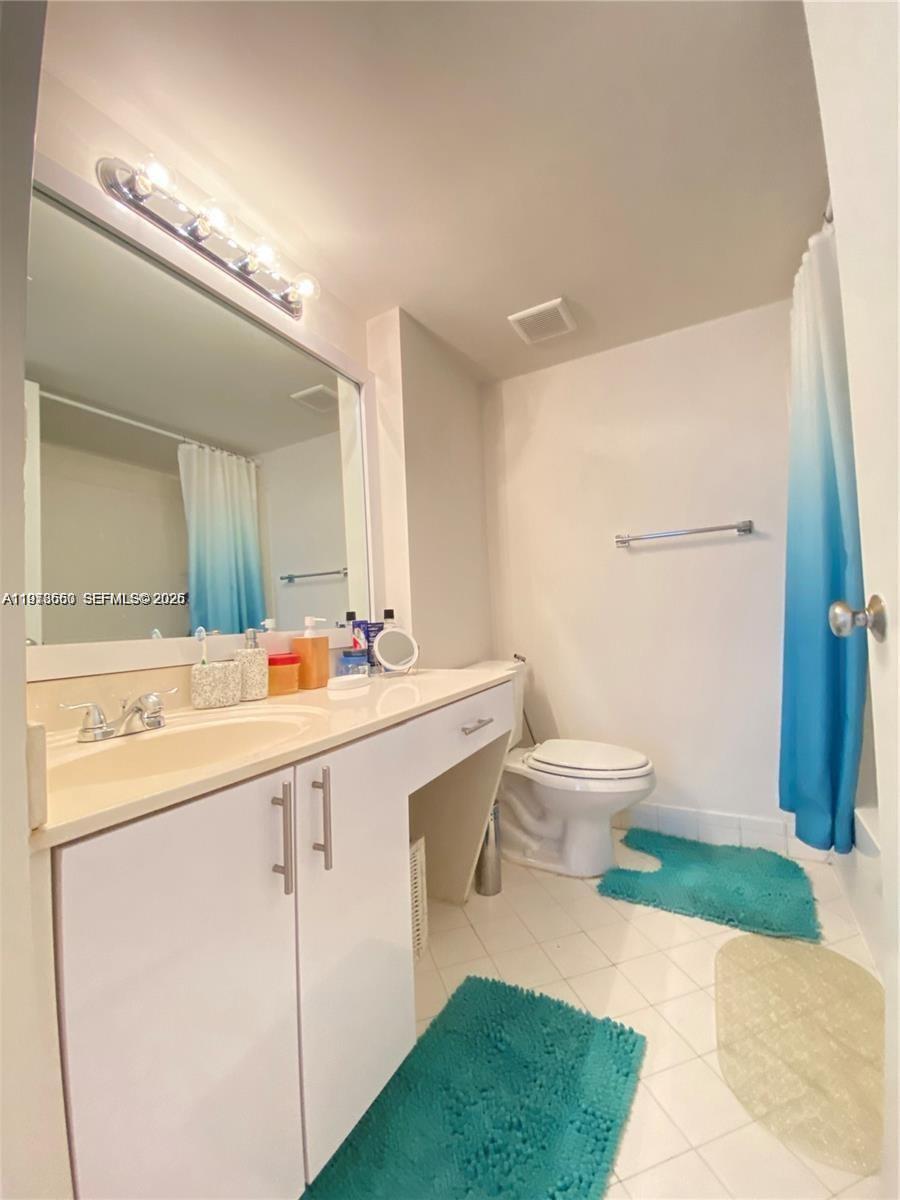 SHERIDAN EAST CONDO BLDG - Residential Lease