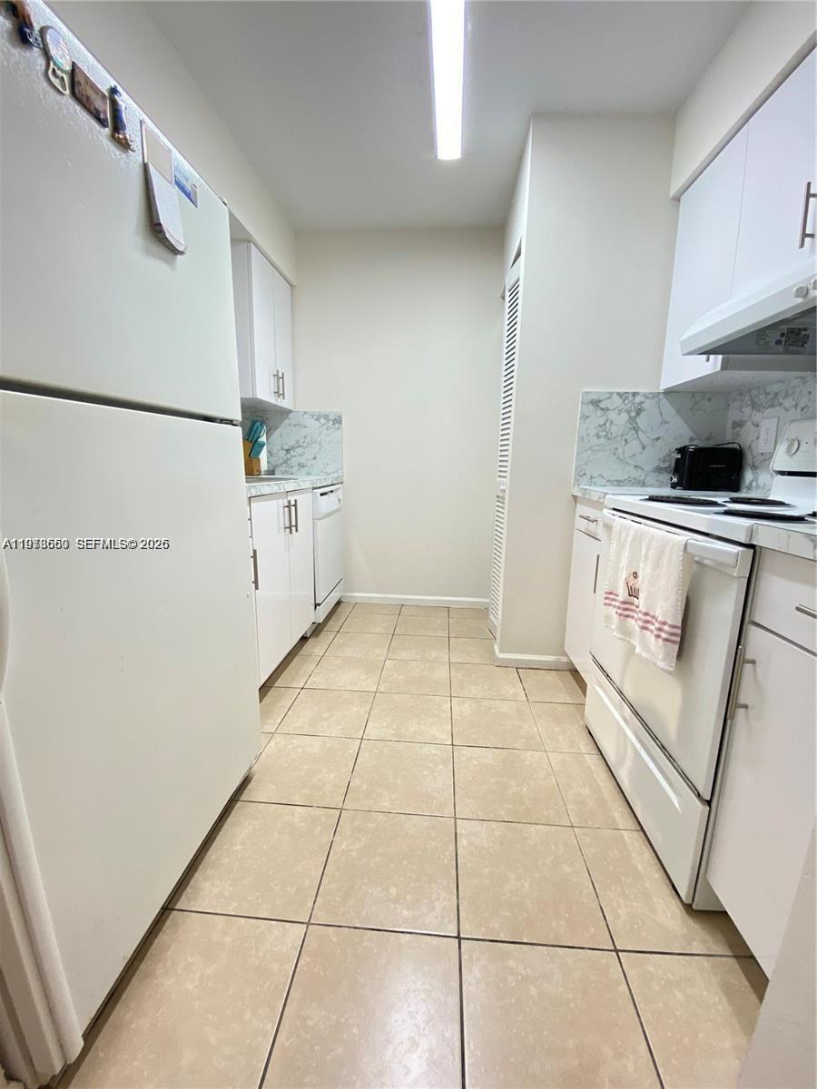 SHERIDAN EAST CONDO BLDG - Residential Lease