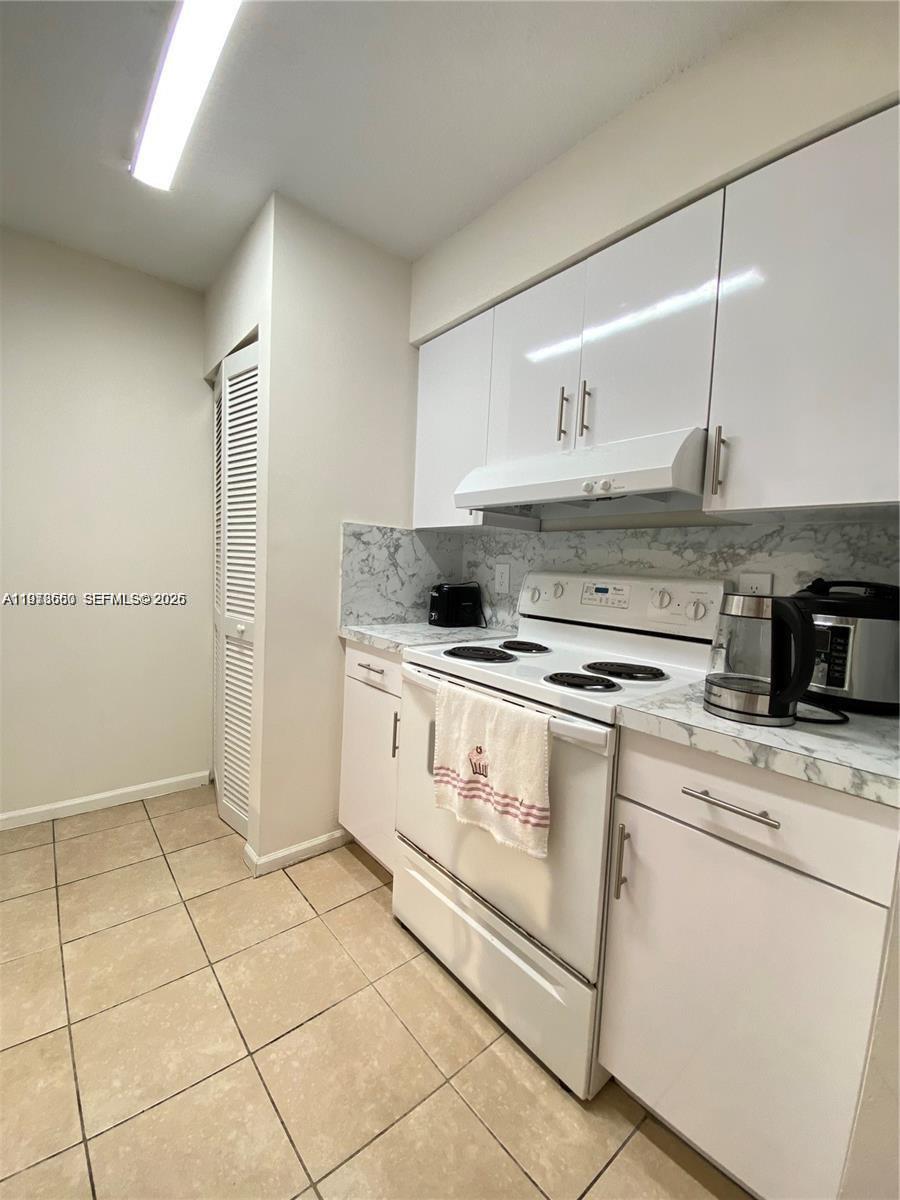 SHERIDAN EAST CONDO BLDG - Residential Lease