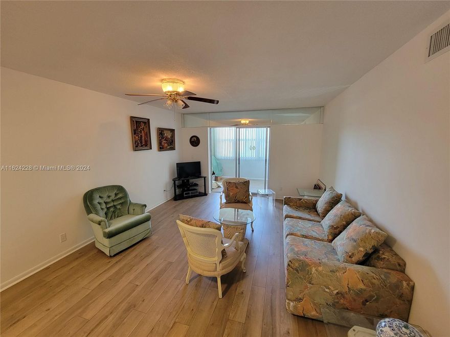 **GREAT PROPERTY ALERT** Priced to sell! located in a beautiful 55+ community that offers plenty of amenities. Beautiful laminate floors throughout! Rentals allowed after 2 years. Won't Last!