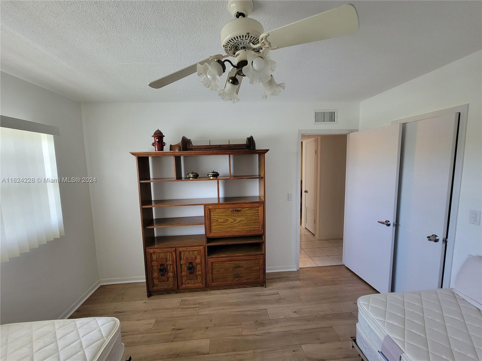 VILLAGE ROYALE ON THE GRE - Residential