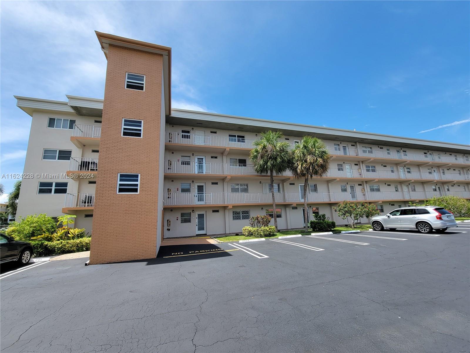 VILLAGE ROYALE ON THE GRE - Residential
