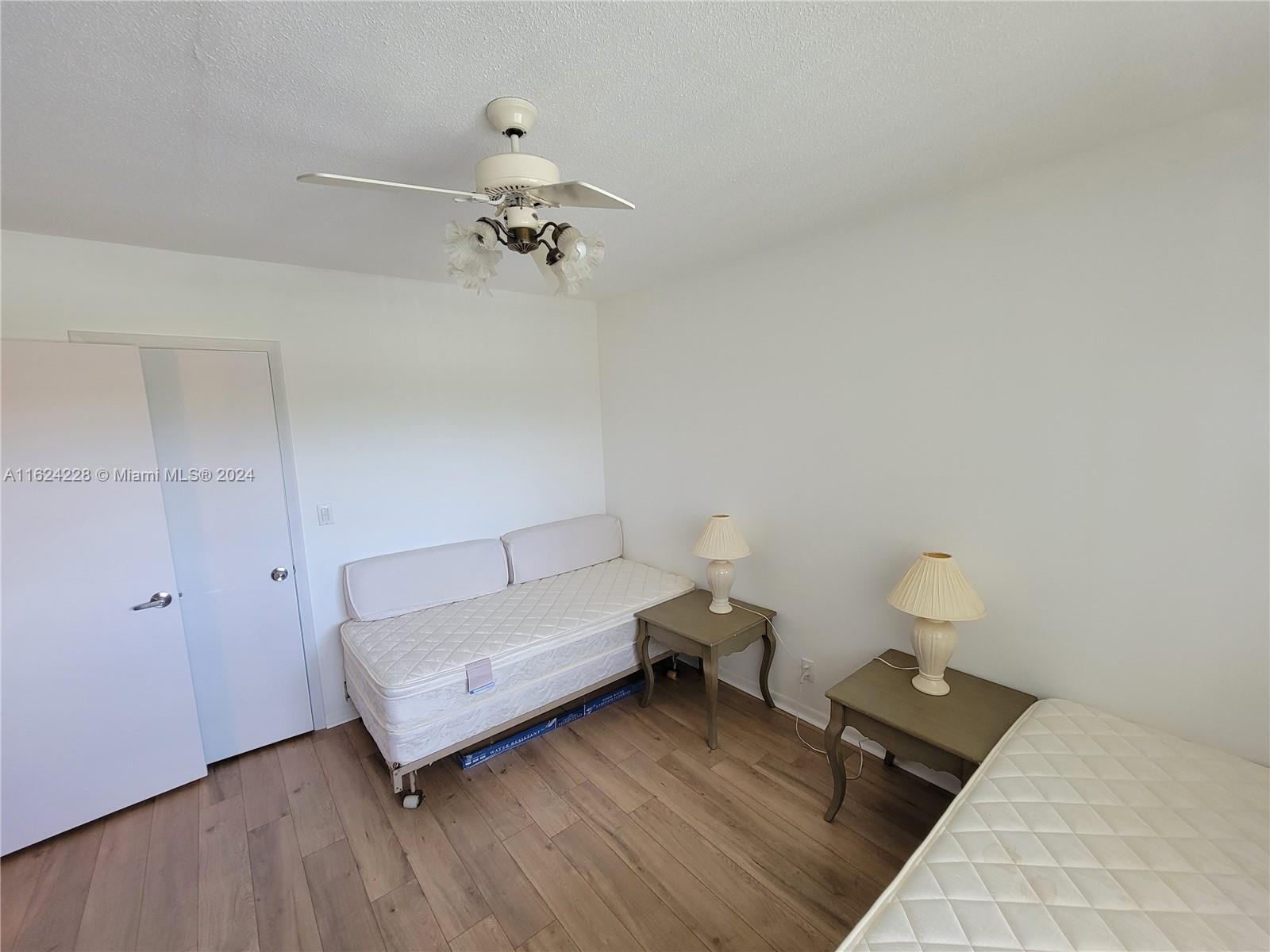 VILLAGE ROYALE ON THE GRE - Residential
