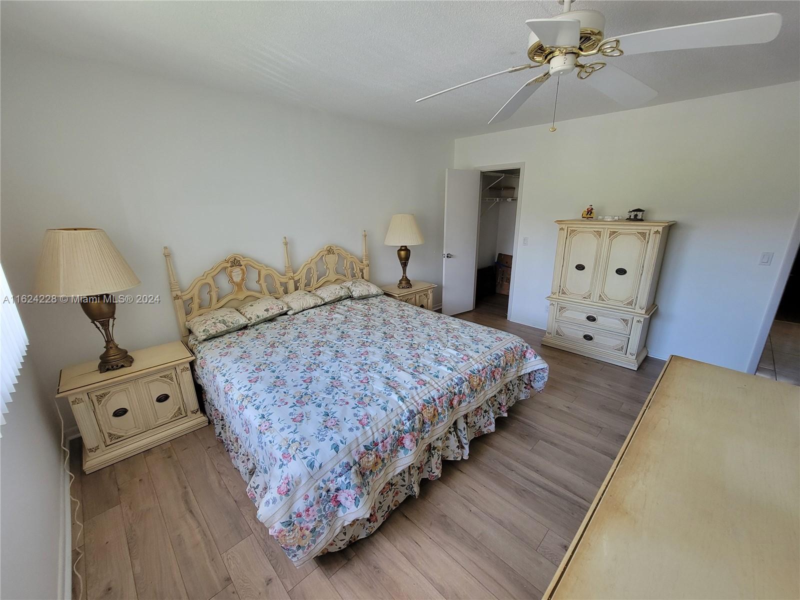 VILLAGE ROYALE ON THE GRE - Residential