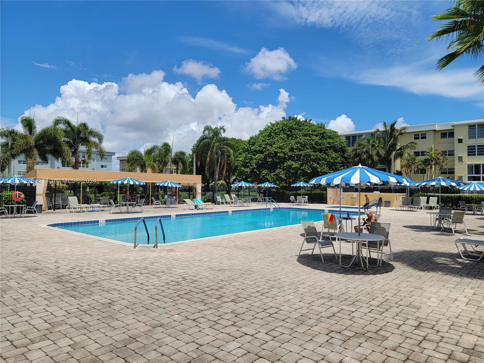 VILLAGE ROYALE ON THE GRE - Residential
