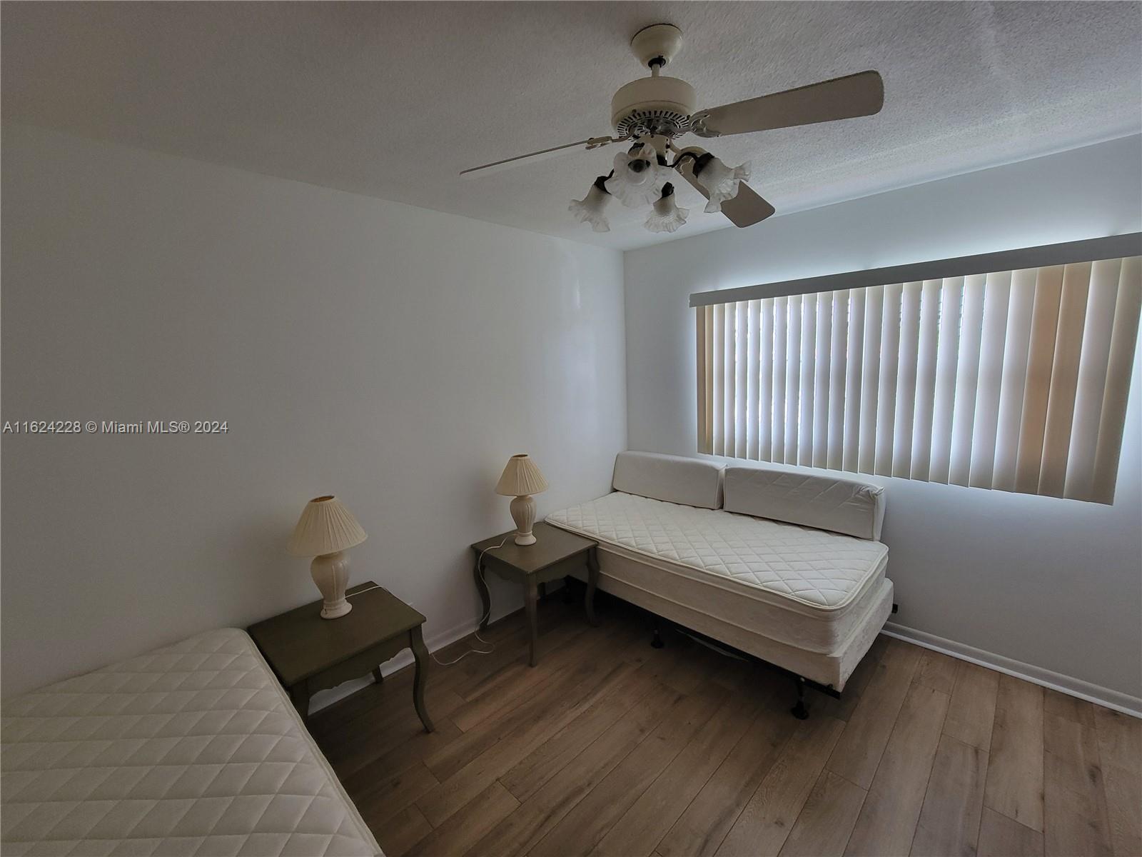 VILLAGE ROYALE ON THE GRE - Residential