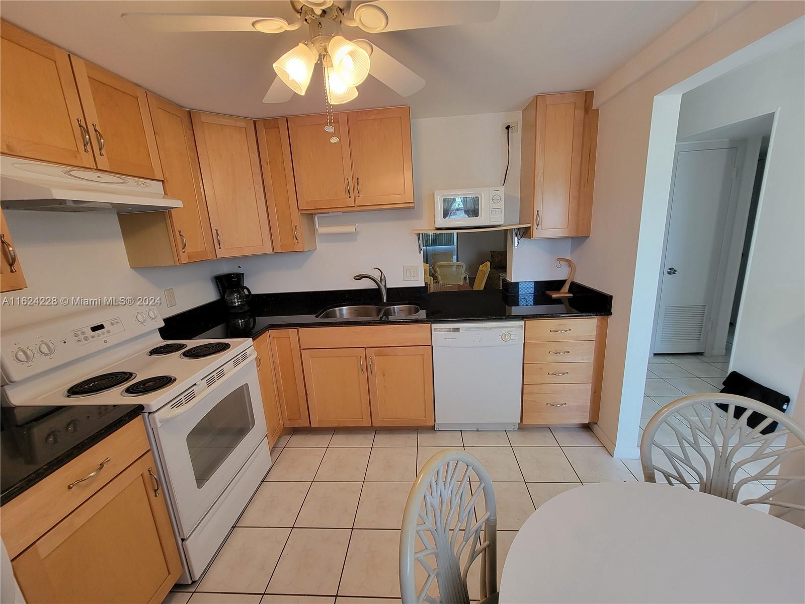 VILLAGE ROYALE ON THE GRE - Residential