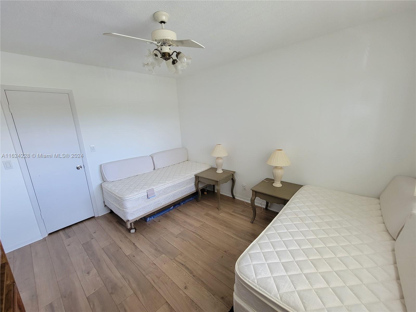 VILLAGE ROYALE ON THE GRE - Residential