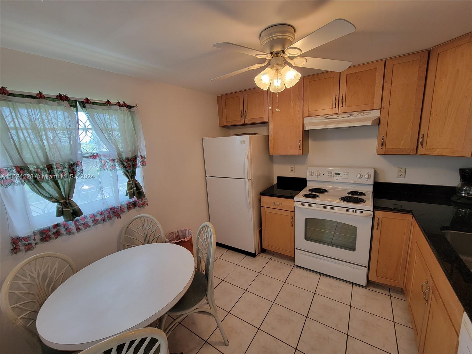 VILLAGE ROYALE ON THE GRE - Residential