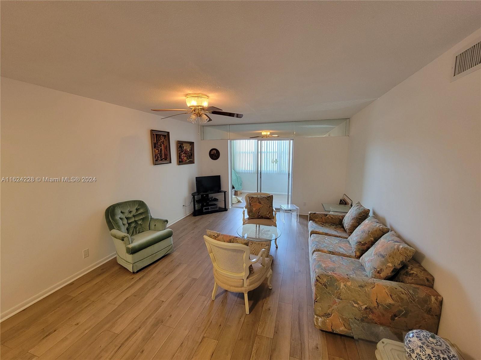VILLAGE ROYALE ON THE GRE - Residential