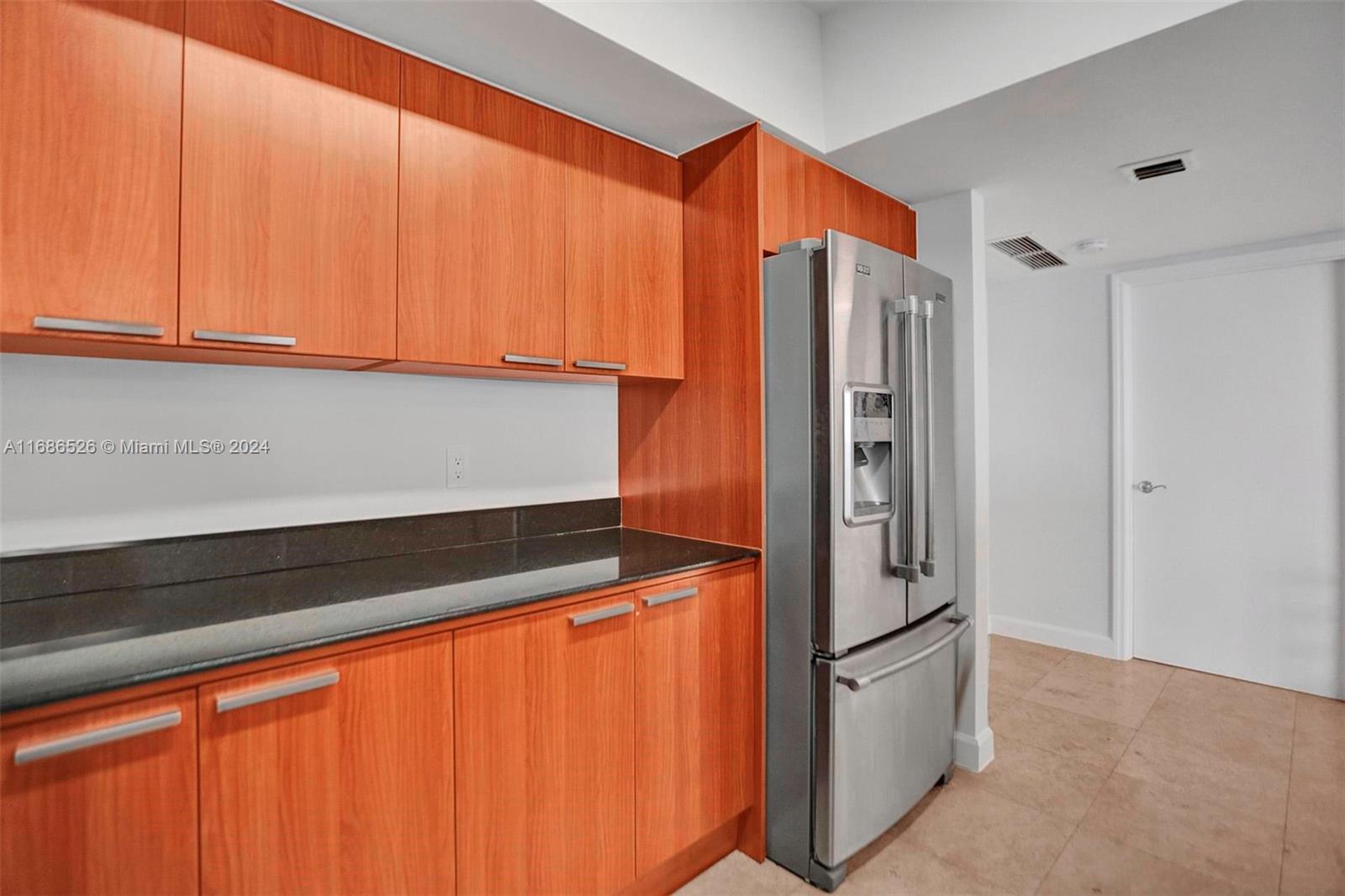 LA PERLA CONDO - Residential Lease