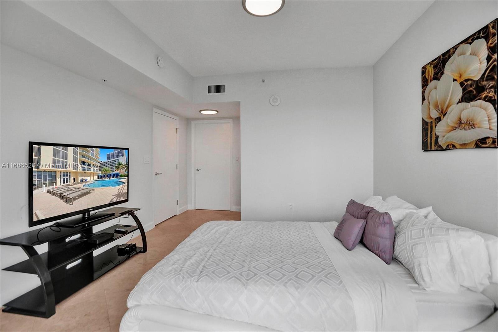 LA PERLA CONDO - Residential Lease