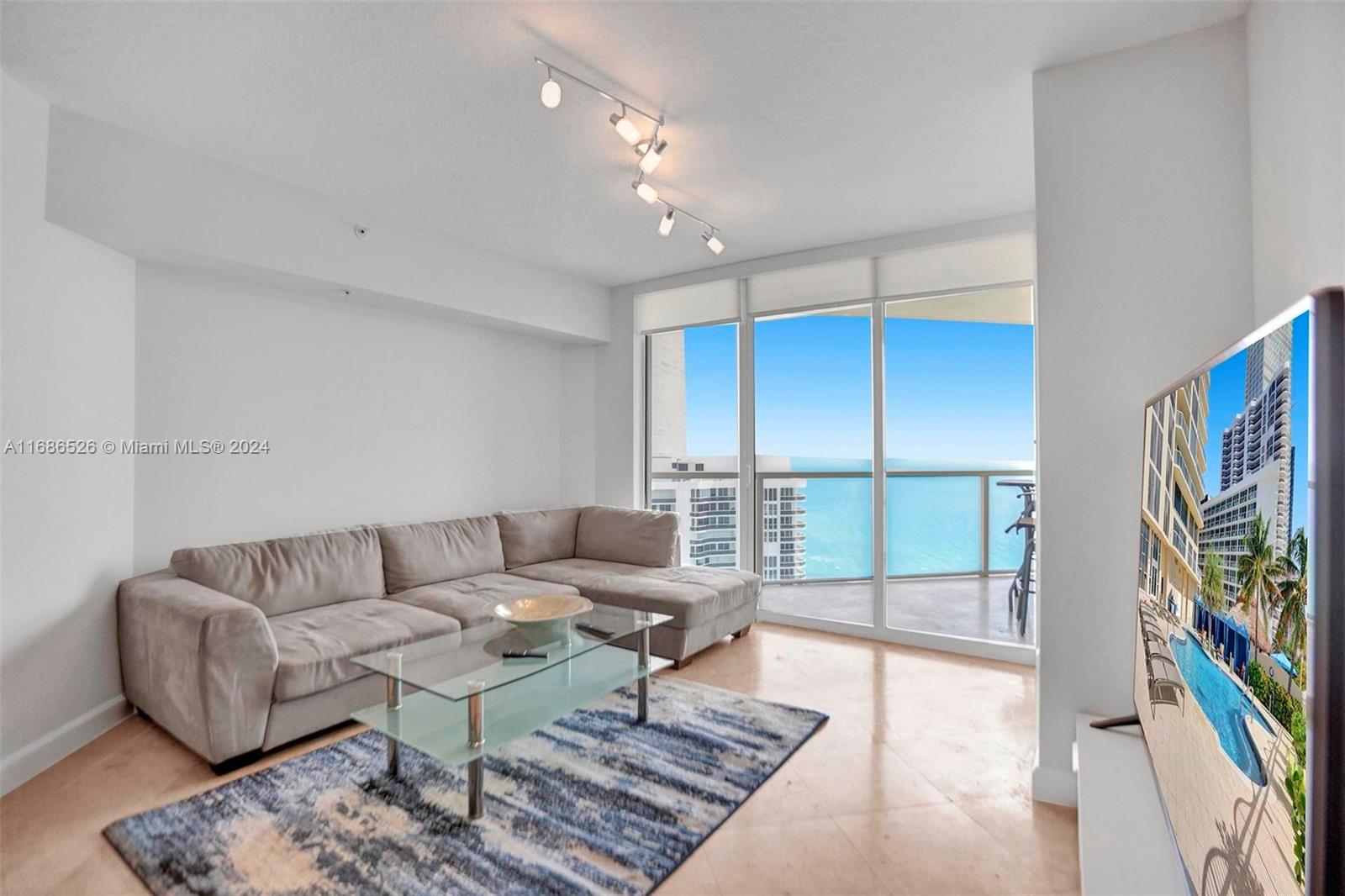 LA PERLA CONDO - Residential Lease
