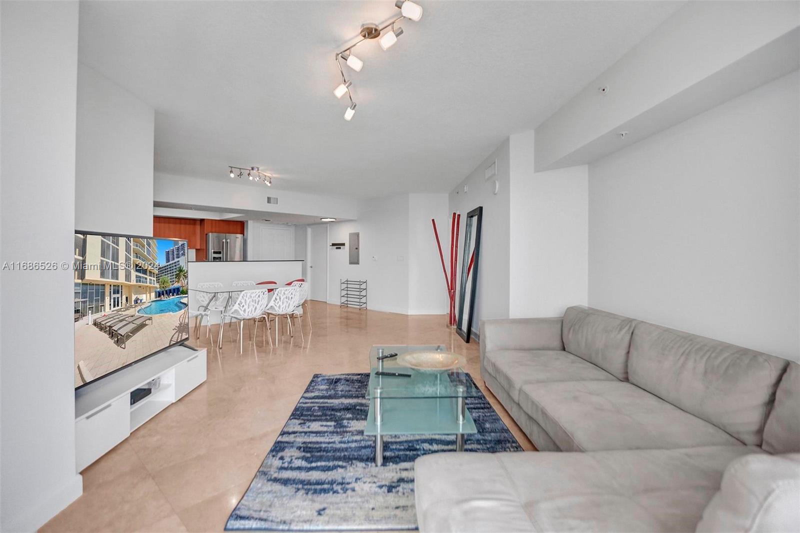 LA PERLA CONDO - Residential Lease