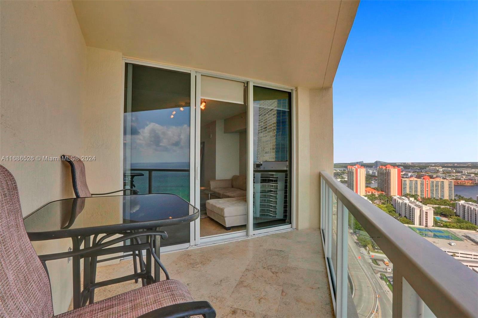 LA PERLA CONDO - Residential Lease