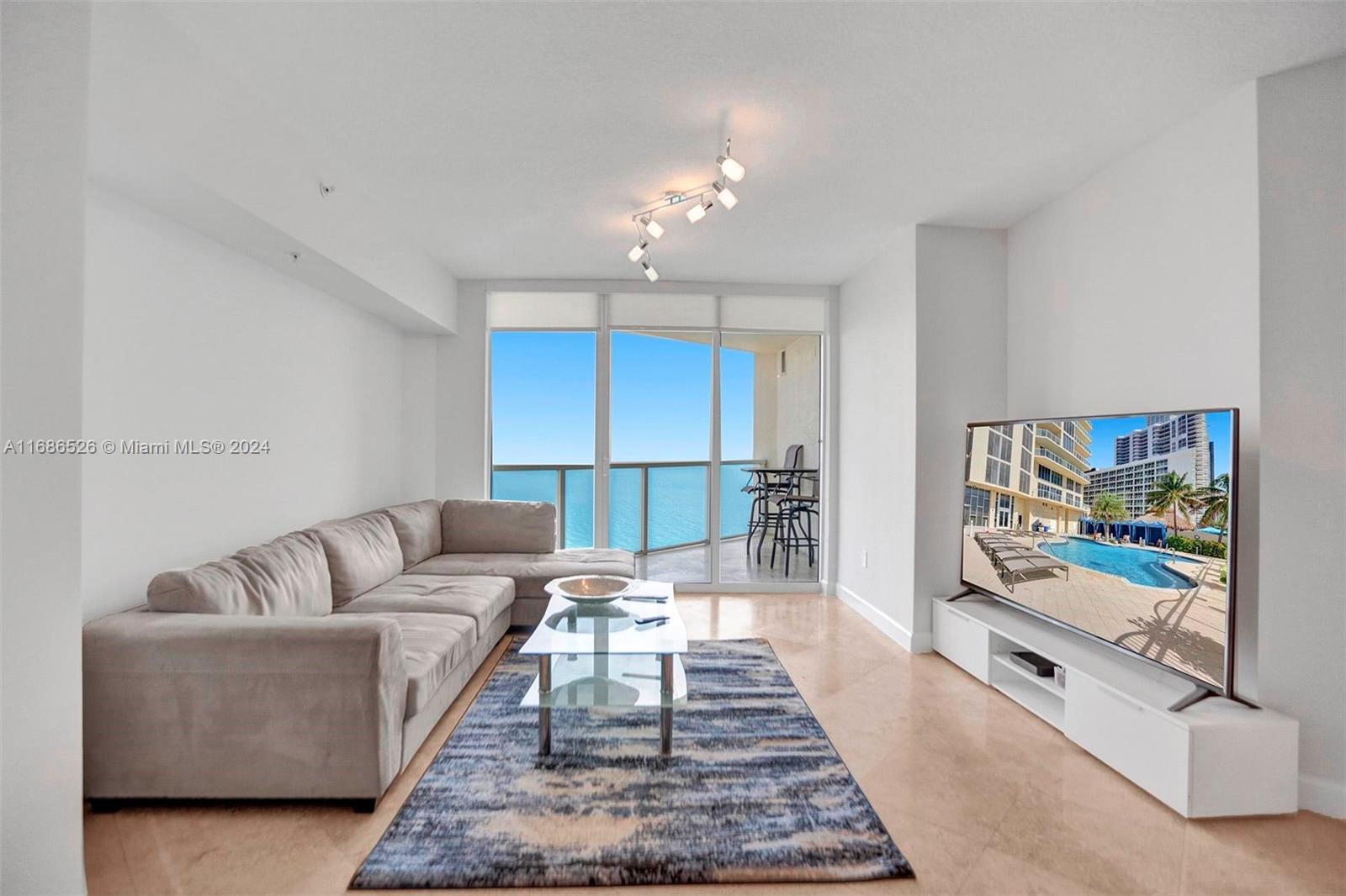 LA PERLA CONDO - Residential Lease