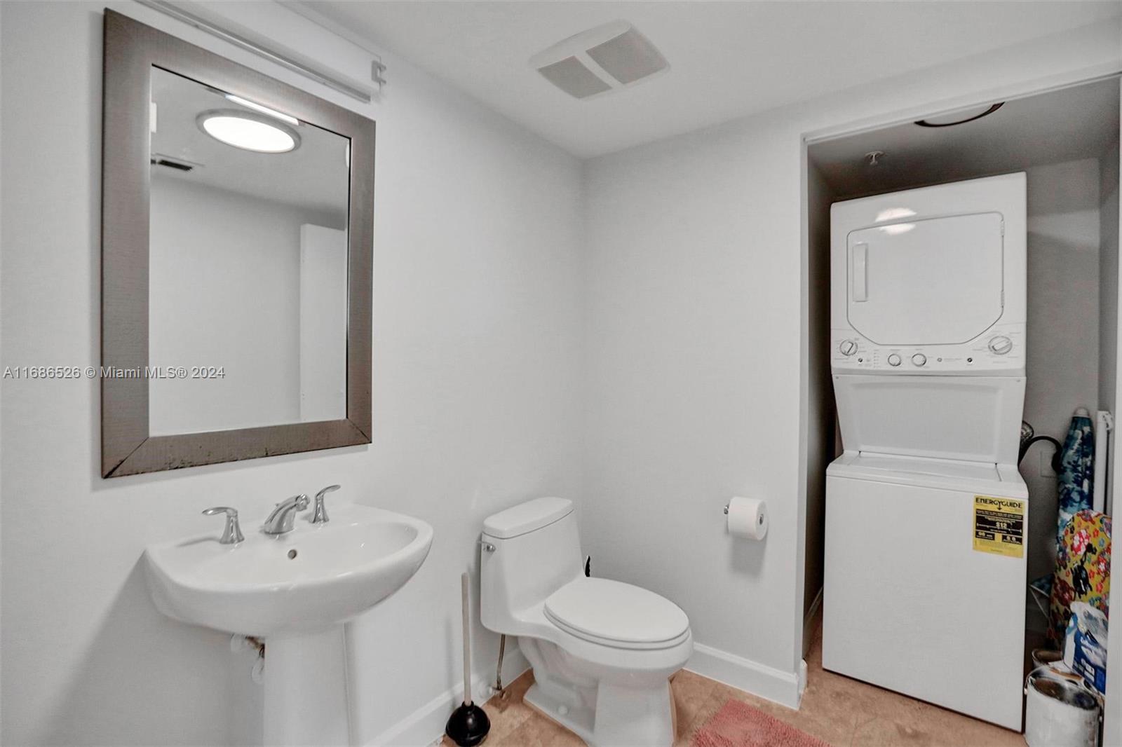 LA PERLA CONDO - Residential Lease