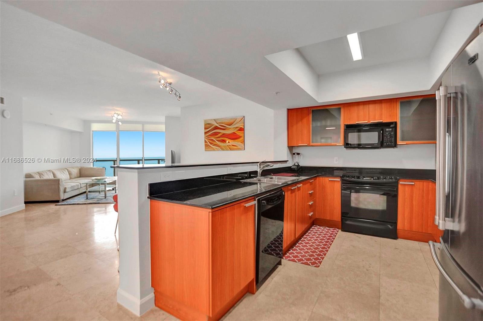 LA PERLA CONDO - Residential Lease