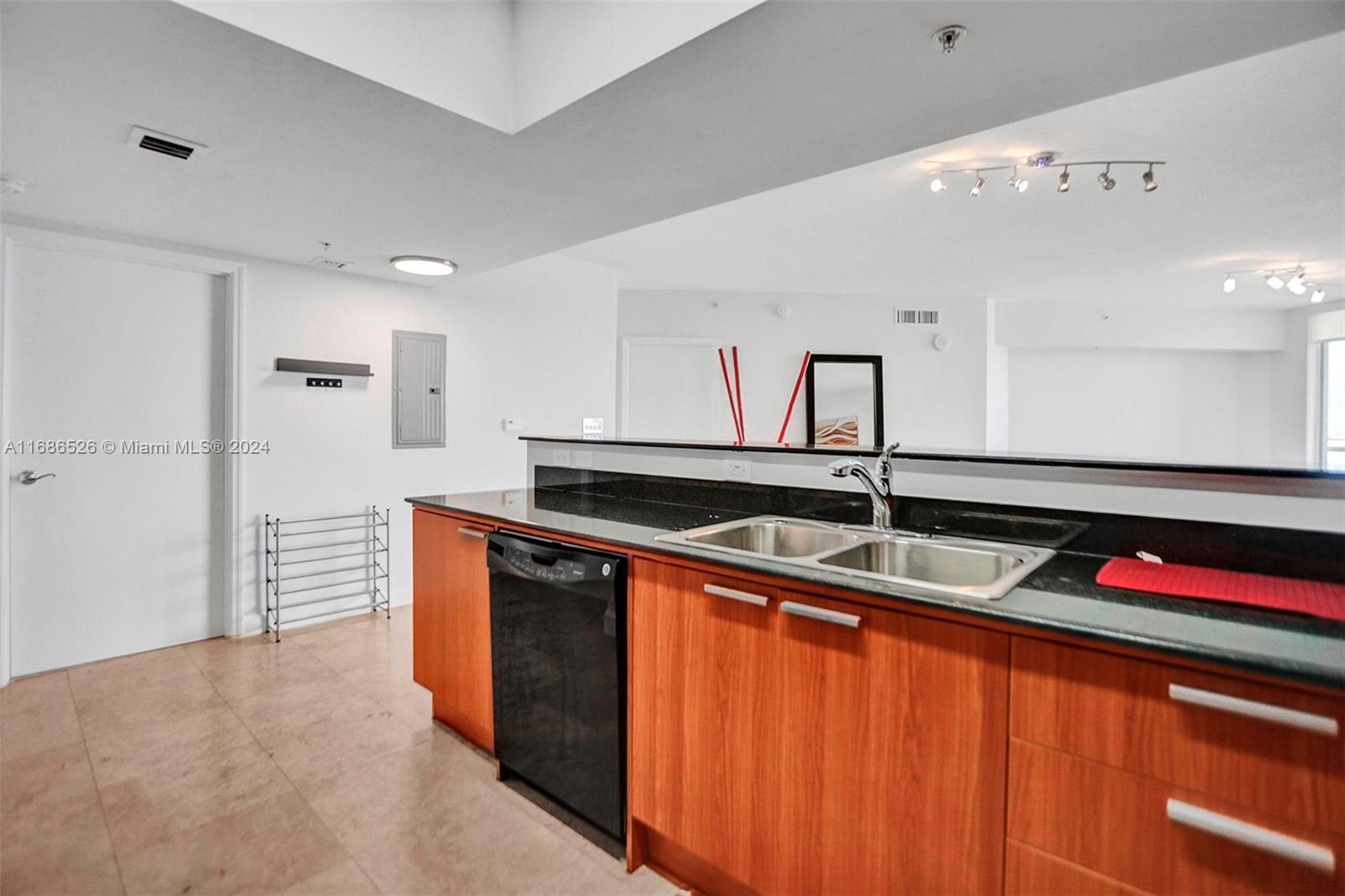 LA PERLA CONDO - Residential Lease
