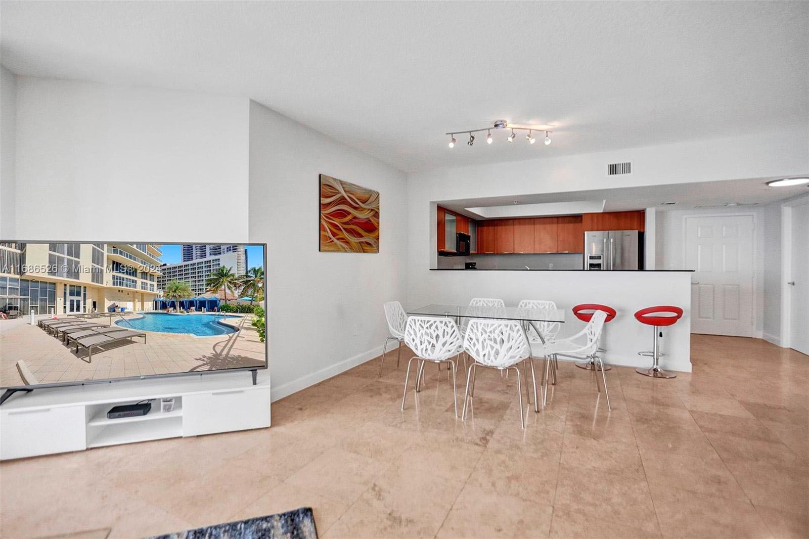 LA PERLA CONDO - Residential Lease