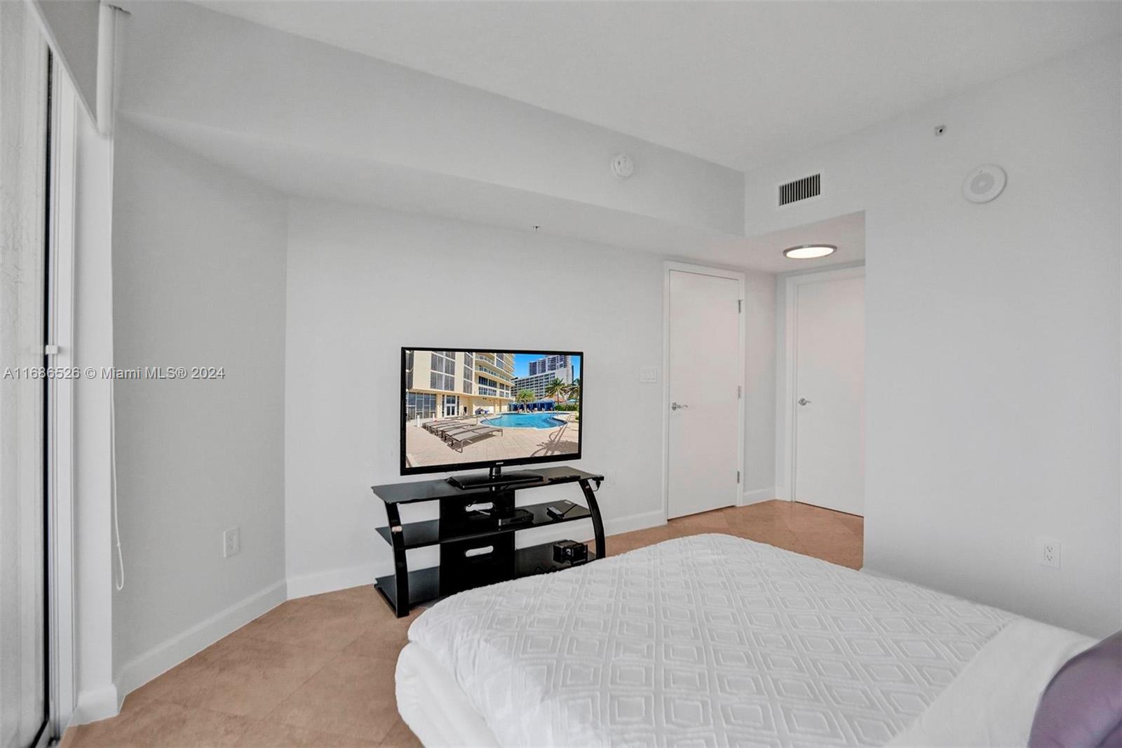 LA PERLA CONDO - Residential Lease
