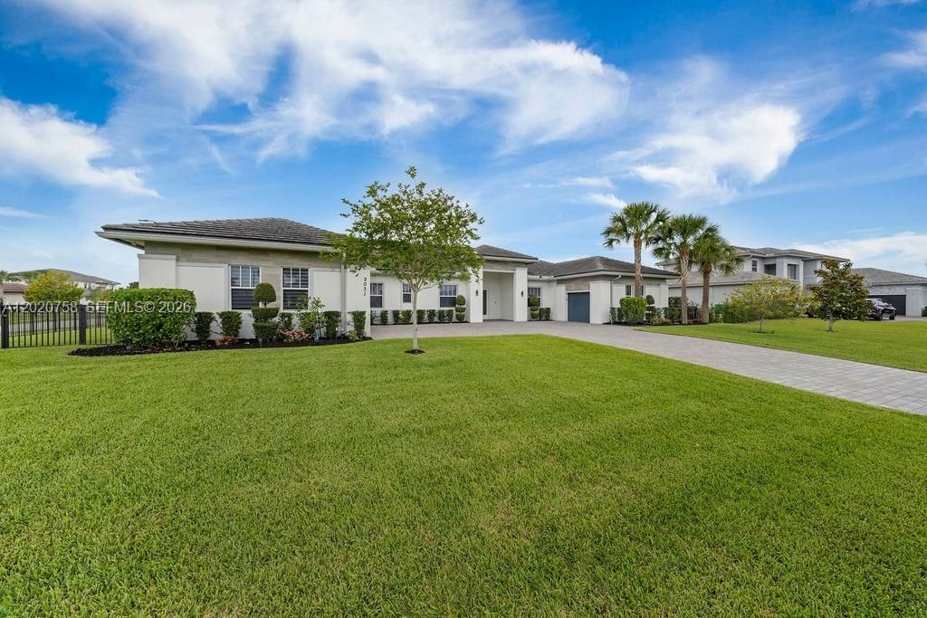 Photo of 2031 Meadows Dr, Davie, FL 33324 (MLS # A12020758)