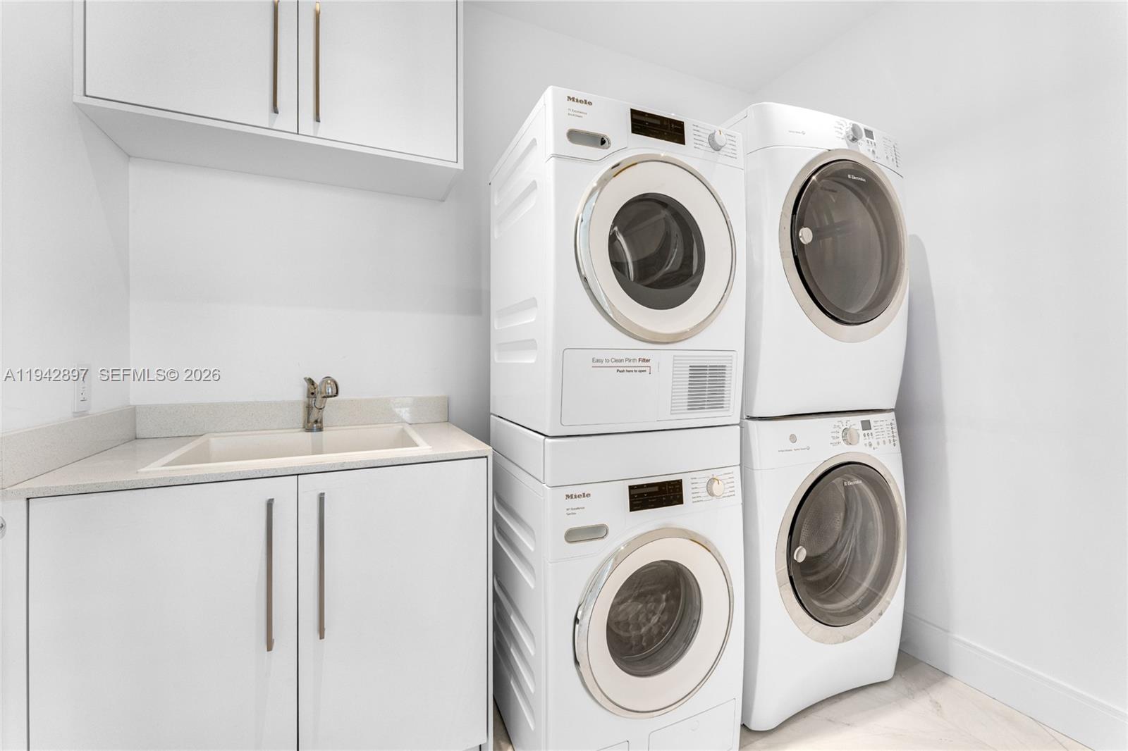 JADE SIGNATURE CONDO - Residential