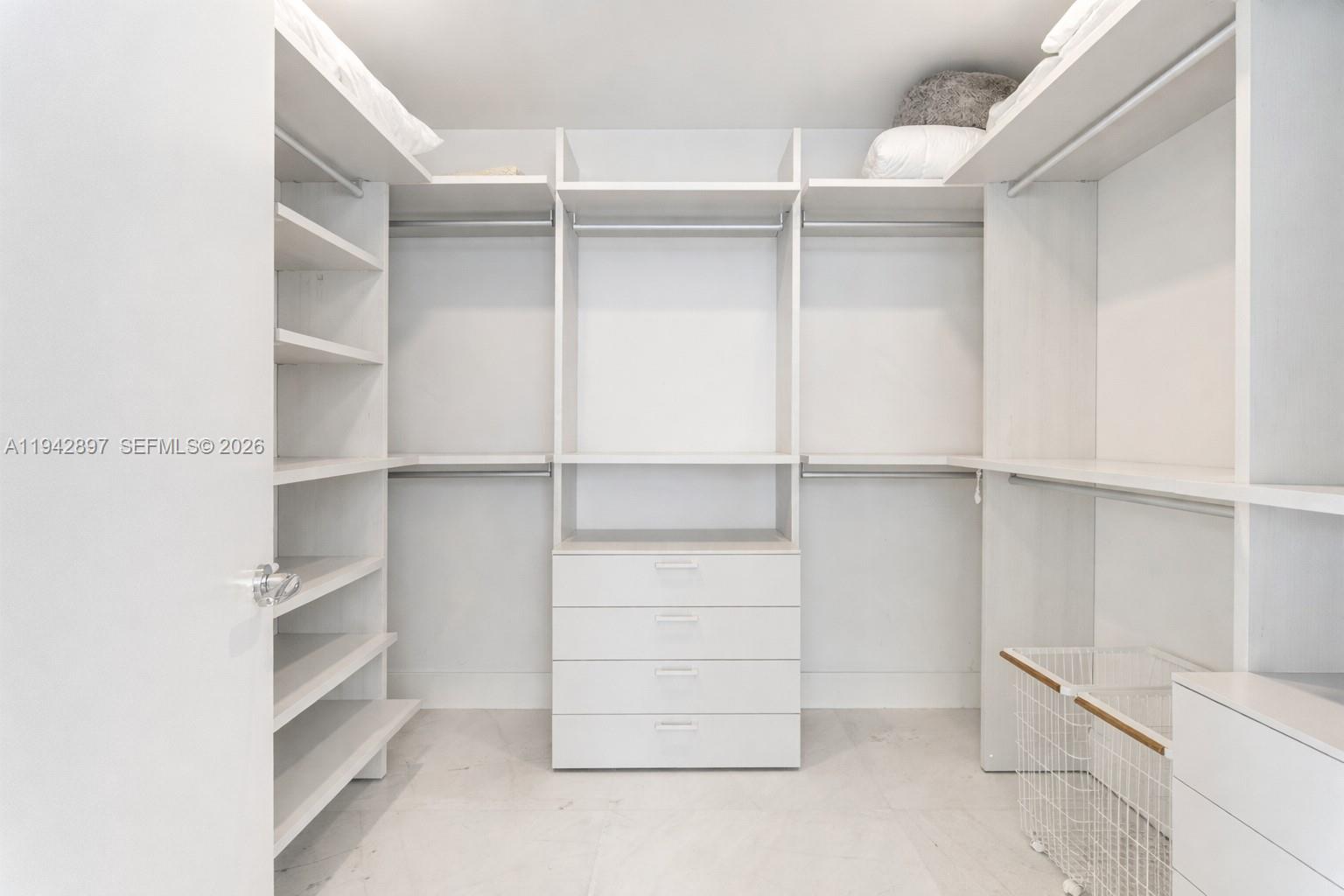 JADE SIGNATURE CONDO - Residential