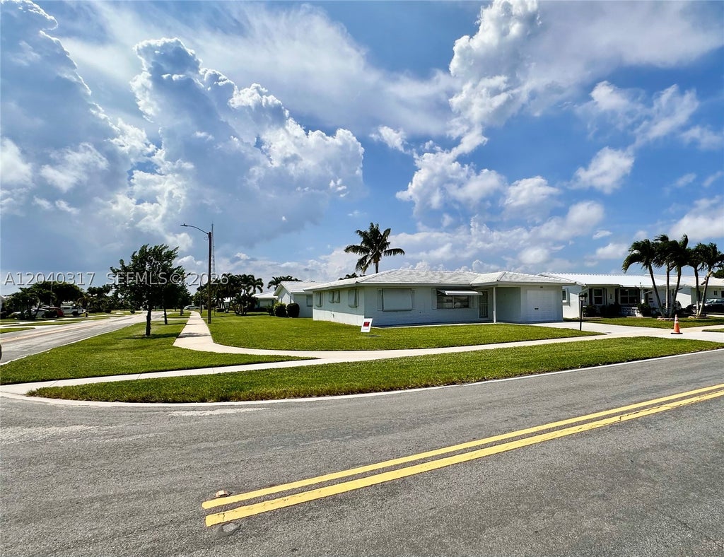 Photo of Boynton Beach, FL 33426 (MLS # A12040317)