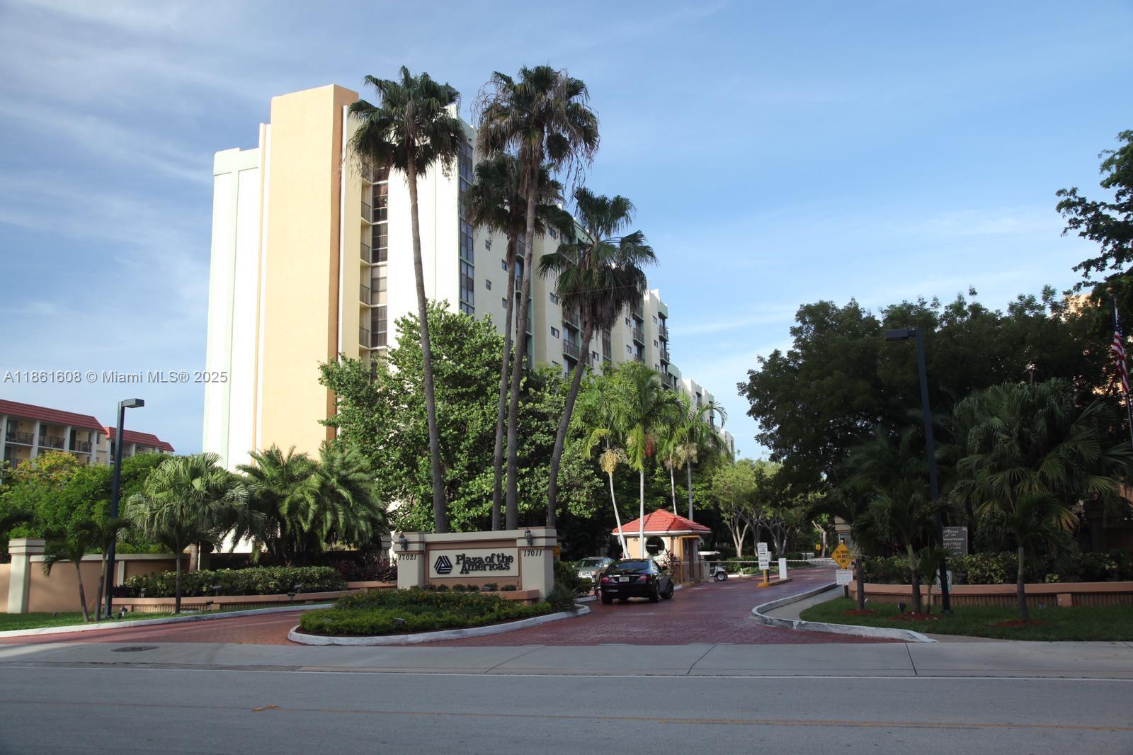 Perfect place to live! Spacious with updated kitchen, 1/1.5 Condo that offers a comfortable living experience in a prime location just 5 minutes walking to Sunny Isles Beach, Malls and more attractions. The community has a heated pool, Jacuzzi, Tennis & Basketball court, BBQ Stands, A brand new Gym-Sauna will open soon! Included are 2 Covered Garage Parking, 1 assigned the other unassigned. Cable Internet-Wifi, exterminator & more. Complex is closed to Aventura & Bal Harbour Malls, Gulfstream Casino, Oleta Nat'l Park, FIU Univ. & more
Easy to show