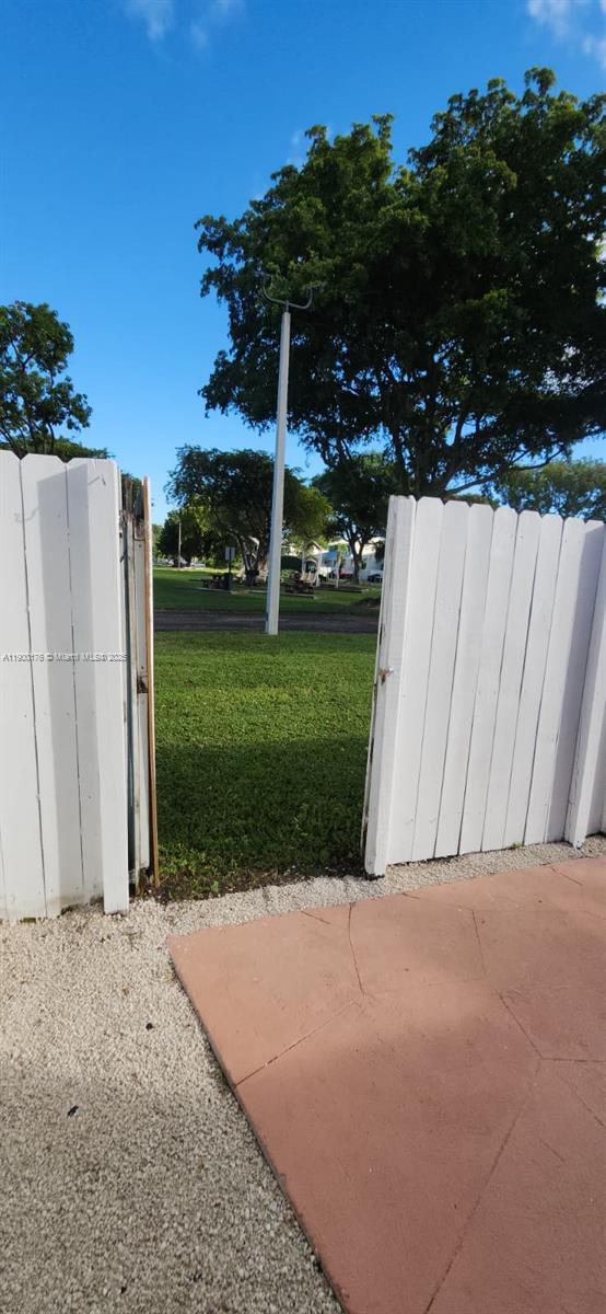 BLACK CREEK VILLAS - Residential