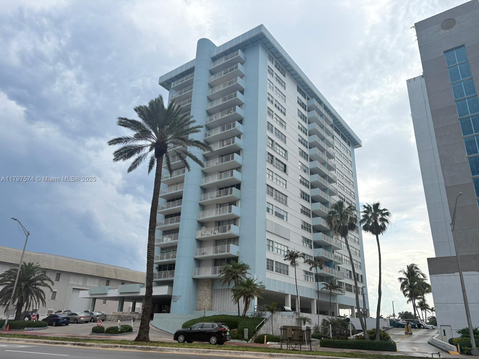 5838 Collins Ave 10E, Miami Beach, Miami-Dade County, Florida - 1 Bedrooms  
2 Bathrooms - 