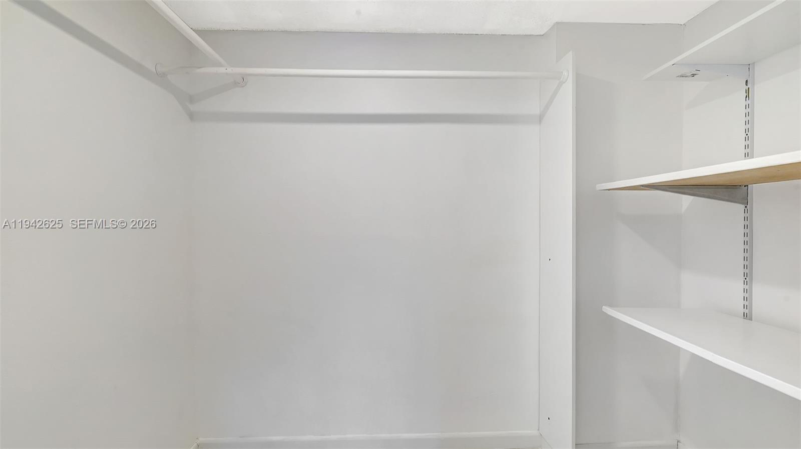 TOWNHOUSES OF EMERALD HIL - Residential