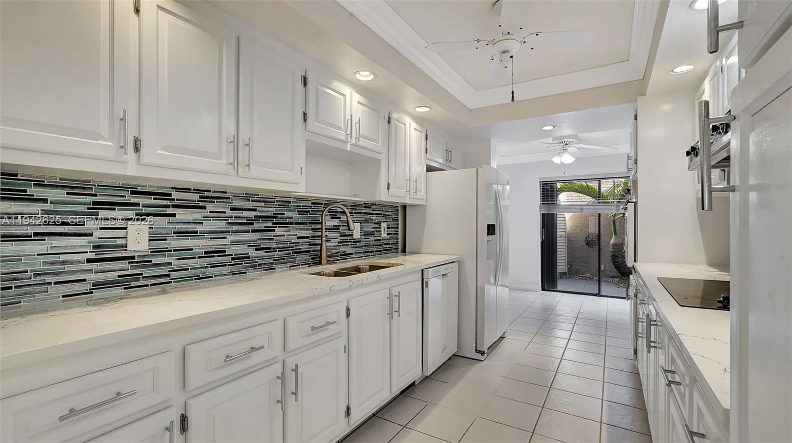 TOWNHOUSES OF EMERALD HIL - Residential