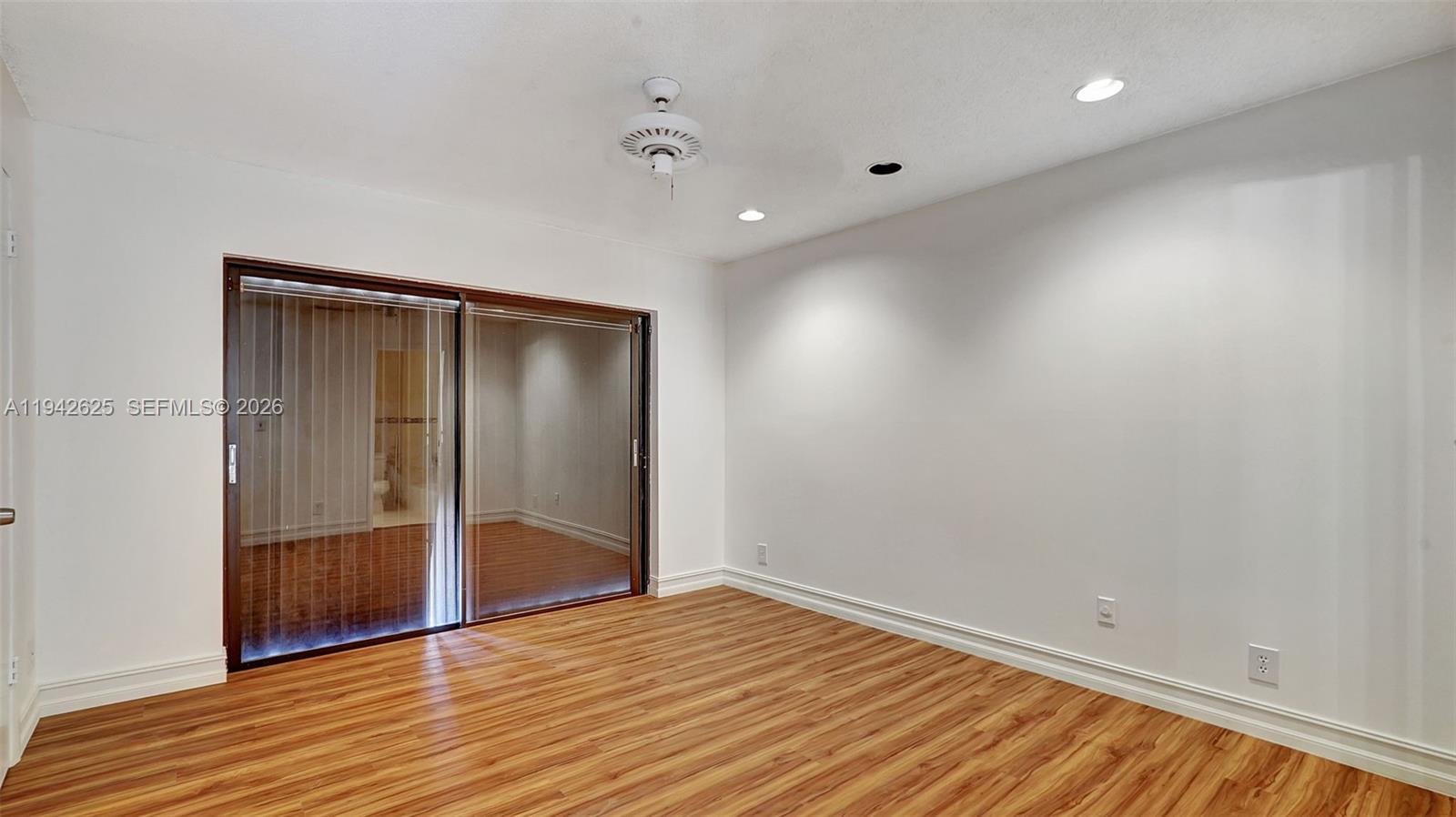 TOWNHOUSES OF EMERALD HIL - Residential