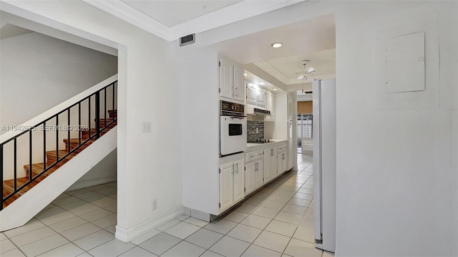 TOWNHOUSES OF EMERALD HIL - Residential