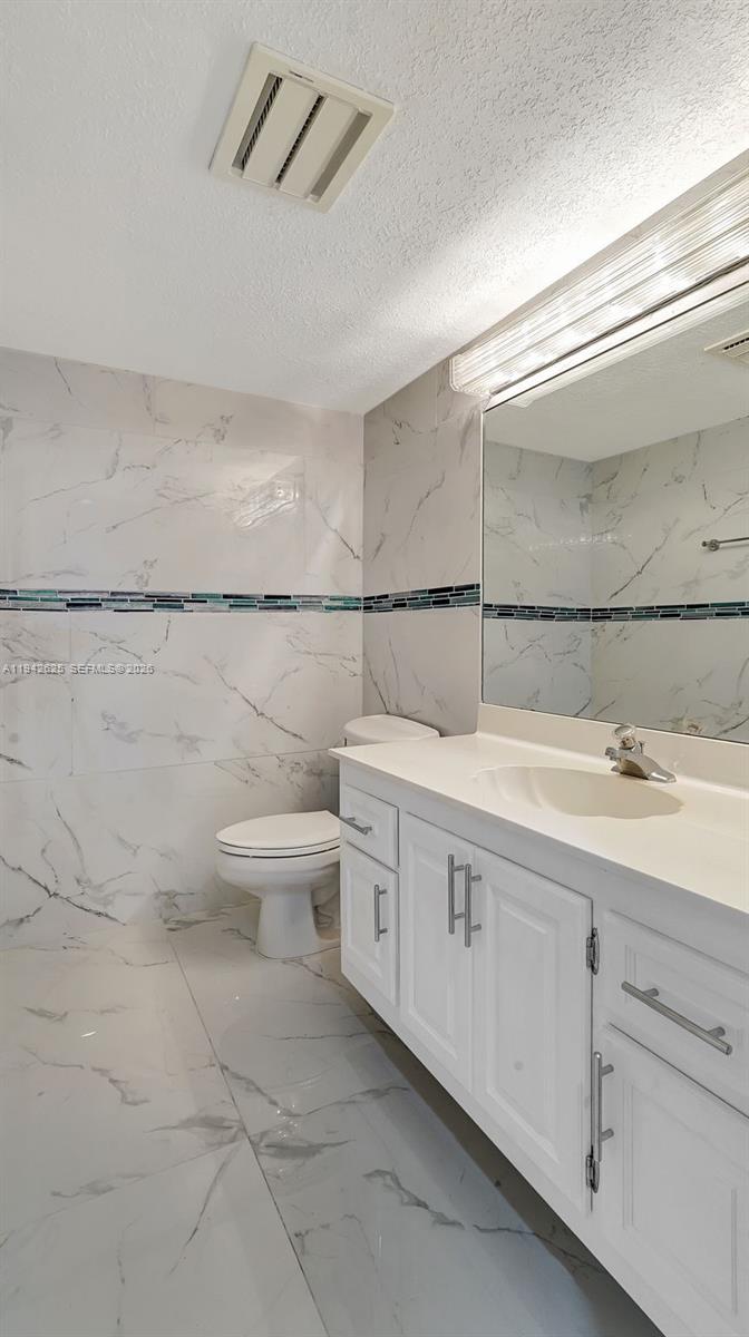 TOWNHOUSES OF EMERALD HIL - Residential