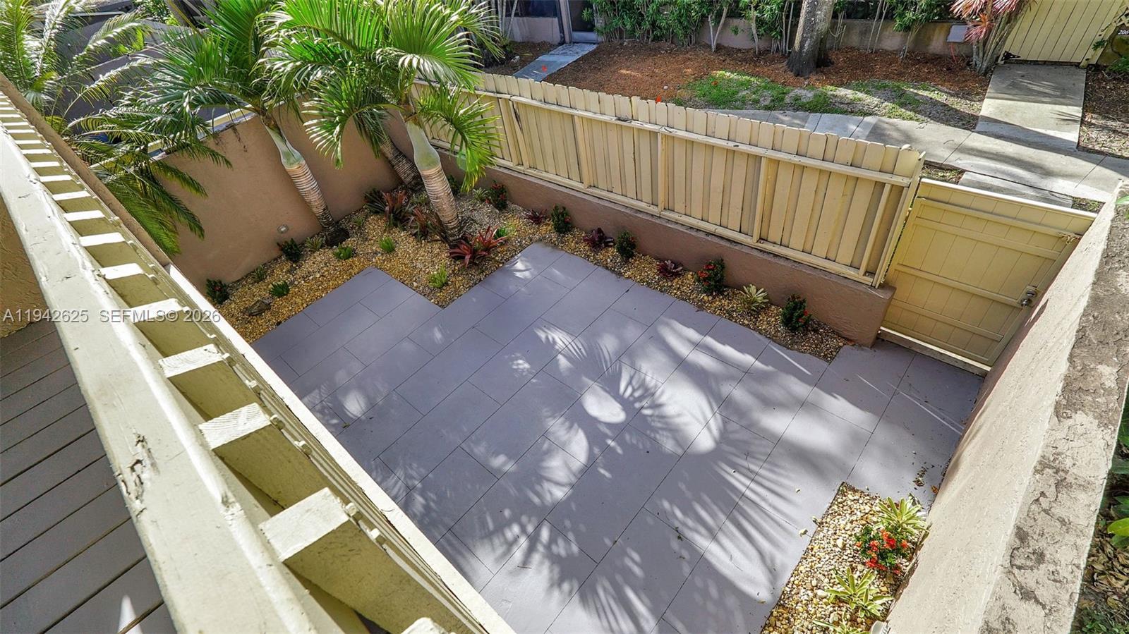 TOWNHOUSES OF EMERALD HIL - Residential