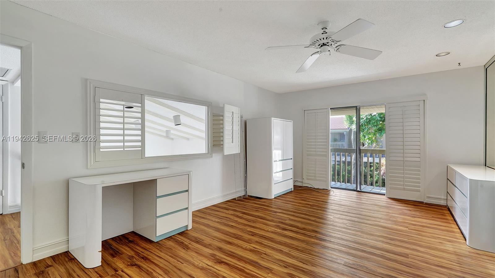 TOWNHOUSES OF EMERALD HIL - Residential