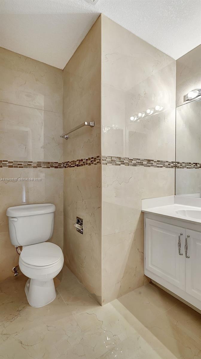 TOWNHOUSES OF EMERALD HIL - Residential