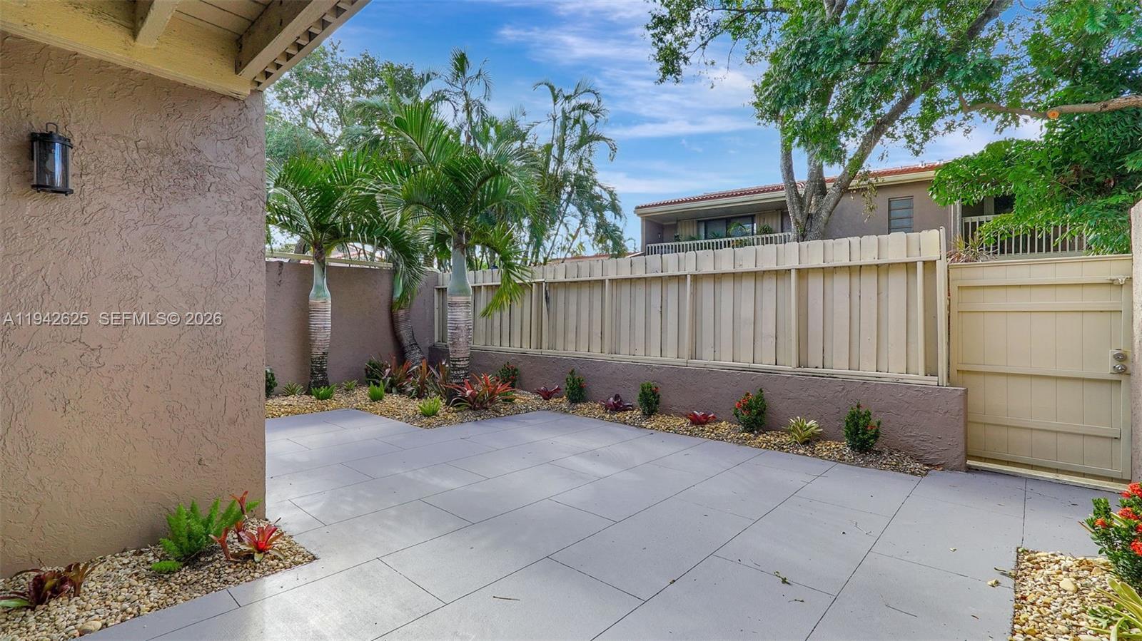 TOWNHOUSES OF EMERALD HIL - Residential