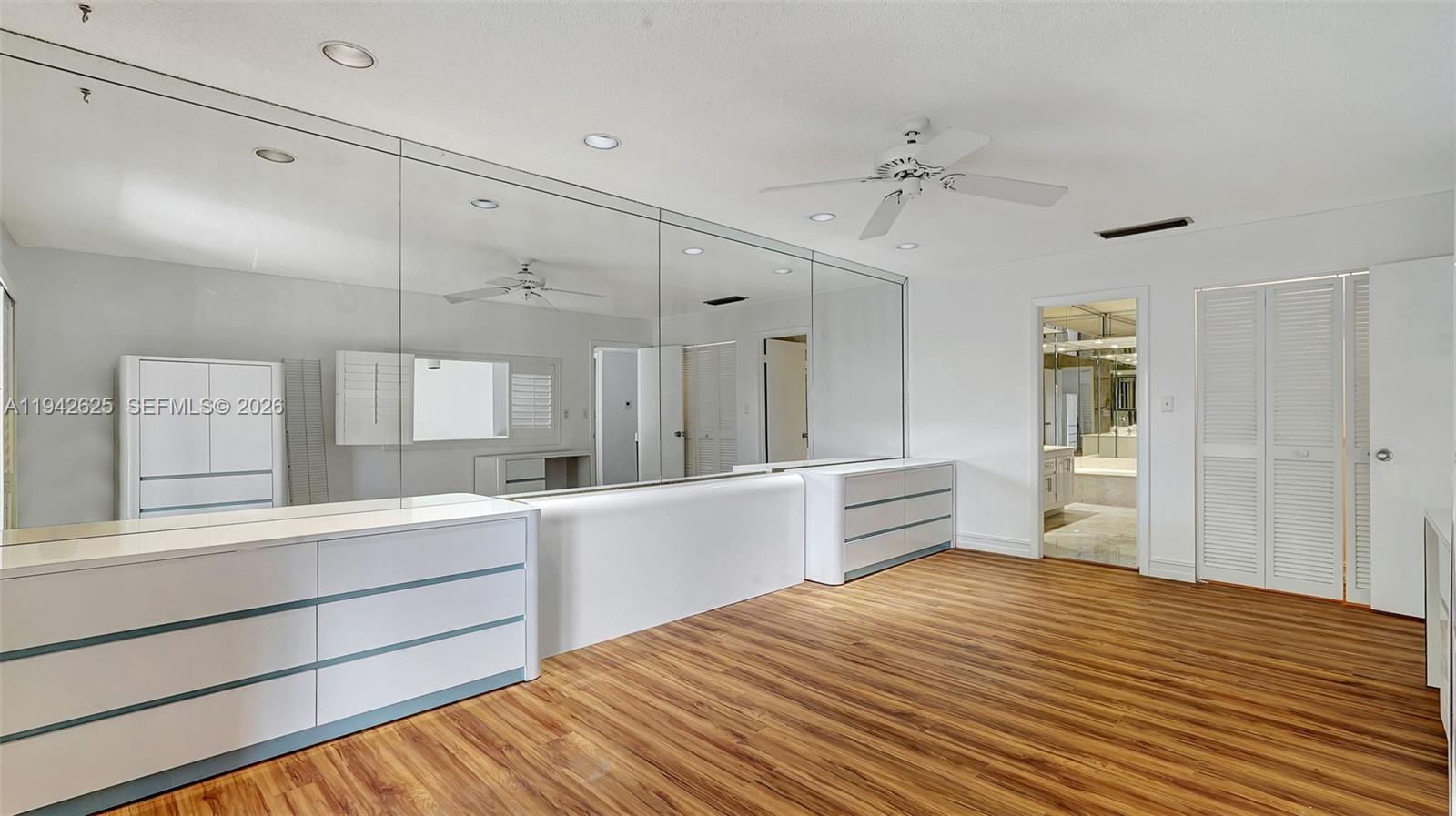 TOWNHOUSES OF EMERALD HIL - Residential