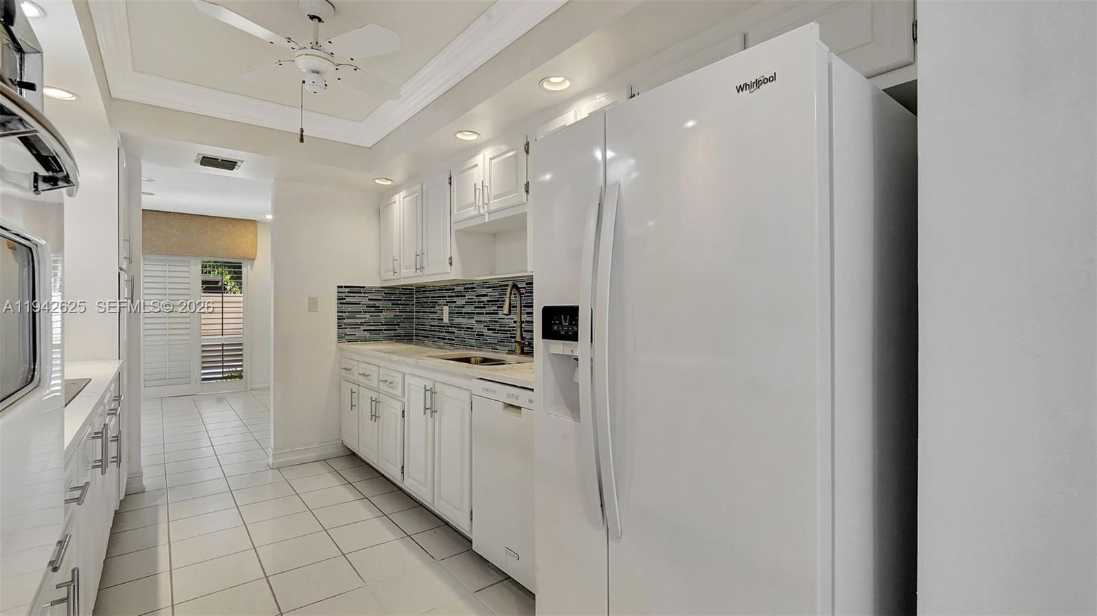 TOWNHOUSES OF EMERALD HIL - Residential